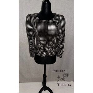 Taikonku waist short blazer, sleeves above the wrist. Black with beige, size 2